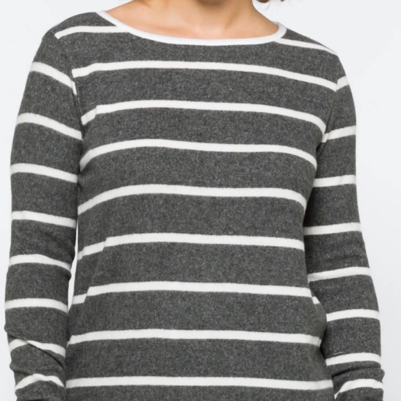 Pink Clover Kamie Button Back Detail Knit Top - Picture 2 of 4